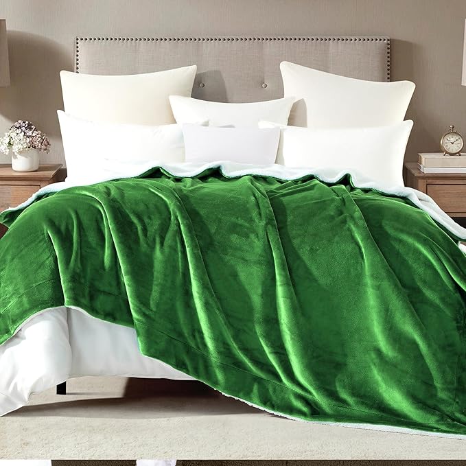 Mocassi Premium Ultra-Soft Flannel Fleece Sherpa Throw Blanket - Warm Cozy Reversible Plush Micromink Blanket for Couch, Bed and Sofa - Fluffy, Christmas Winter Bedding Gift, King, Emerald Green