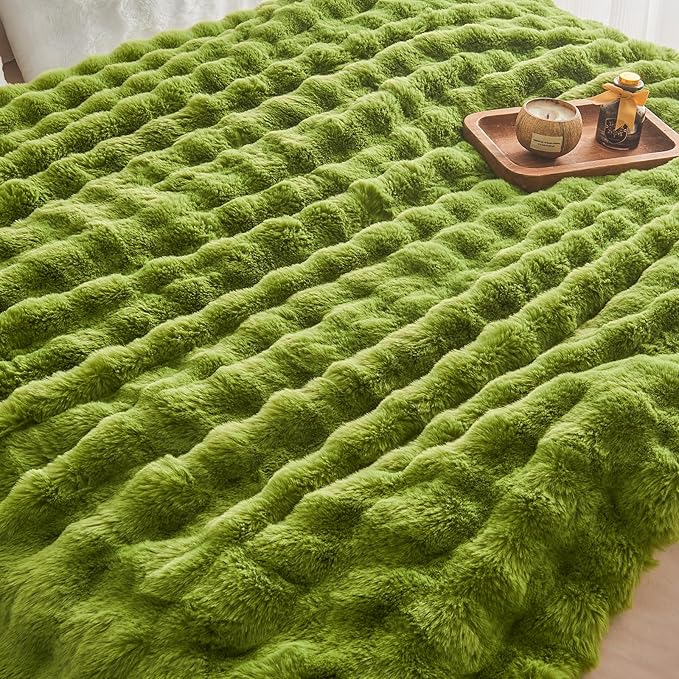 EMME Faux Fur Blanket King Size Dark Green - Big Bubble Rabbit Cozy Blanket for Couch, Thick Furry Plush Shaggy Blankets, 650GSM, 108x90 Inches