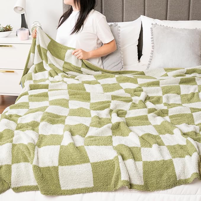 PAVILIA Checkered Throw Blanket for Couch, Fluffy Cozy Lightweight Sage Green Blanket, Large Fuzzy Warm Knit Blanket for Bed Sofa, 50x60