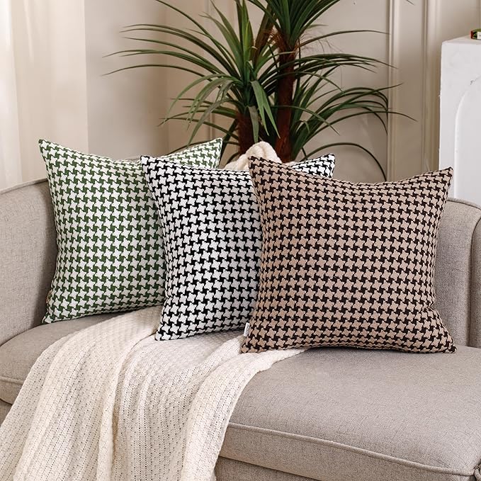 Black and White, The Perfect Combination of Colors, Exquisite Windmill Texture Pattern, is The First Choice to Decorate The Farmhouse Living Room Sofa to Enhance The Visual Enjoyment