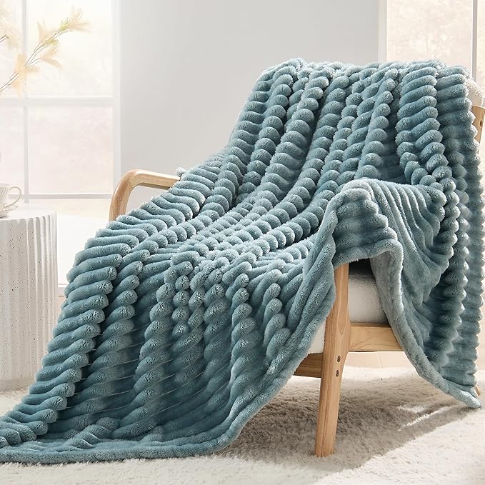 Turquoise Green Fleece Throw Blanket for Couch, 320GSM Super Soft Cozy Blanket for Home Decor, Perfect Cozy Gifts for Women Men Gifts, Lightweight All Season Couch Blanket, 50x70 Inches