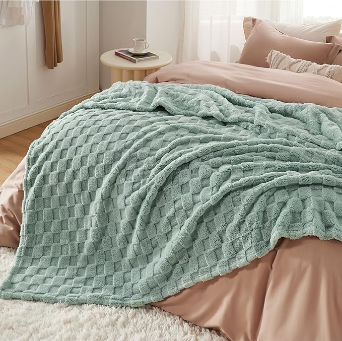 Bedsure GentleSoft Full Size Blankets for Bed - Super Soft Cozy Fleece Spring Blanket for Women Men Girls, Large Fuzzy Mother's Day Throws for Bedroom Decor,Sage Green, 84x90 Inches
