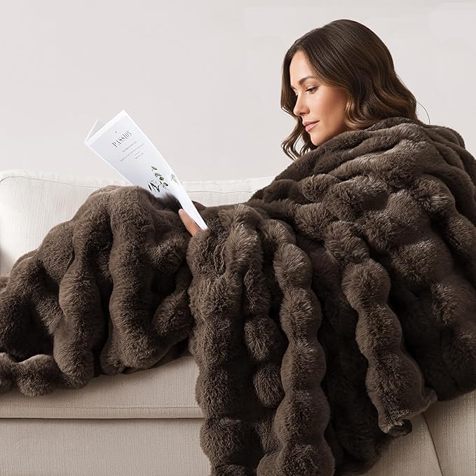 WDCOZY Luxury Bubble Throw Blanket, Brown Faux Rabbit Fur Mink Plush Throw for Couch Sofa Bed, Super Soft Fluffy Cozy Decorative Blanket, Thick and Warm, Living Room Decor, Twin 60x80 inches