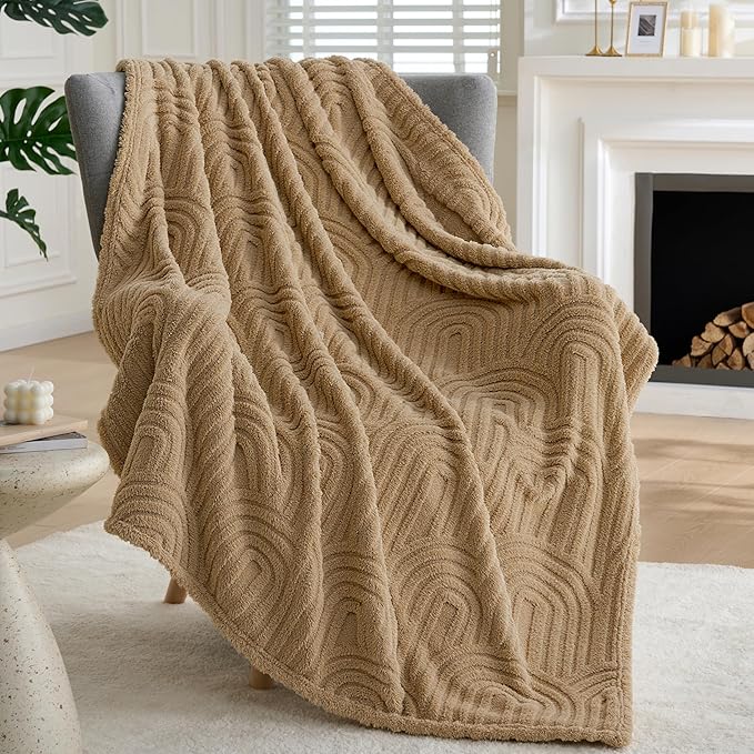 Joiedomi Throw Blanket for Couch, Soft Brown Fleece Blankets Gifts for Women Mom Girls, 280GSM Cozy Cute Soft Throw Home Room Decor Aesthetic Gifts 50x60 Inches