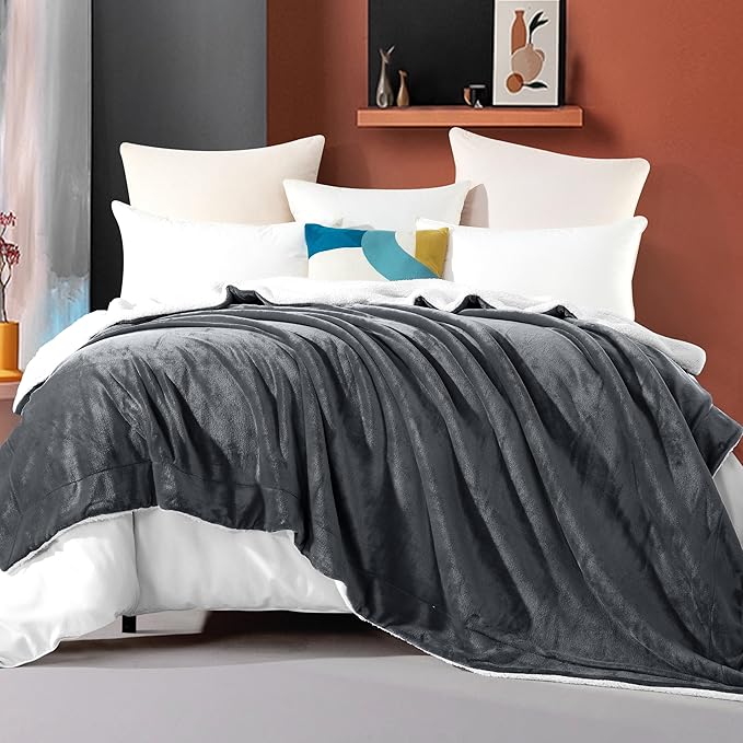 Elegant Comfort Ultra Soft Reversible Flannel Sherpa Blanket - Cozy Silky Fleece Throw for Couch, Bed - Plush Fuzzy Warm Winter Blanket for Gift, King, Gray