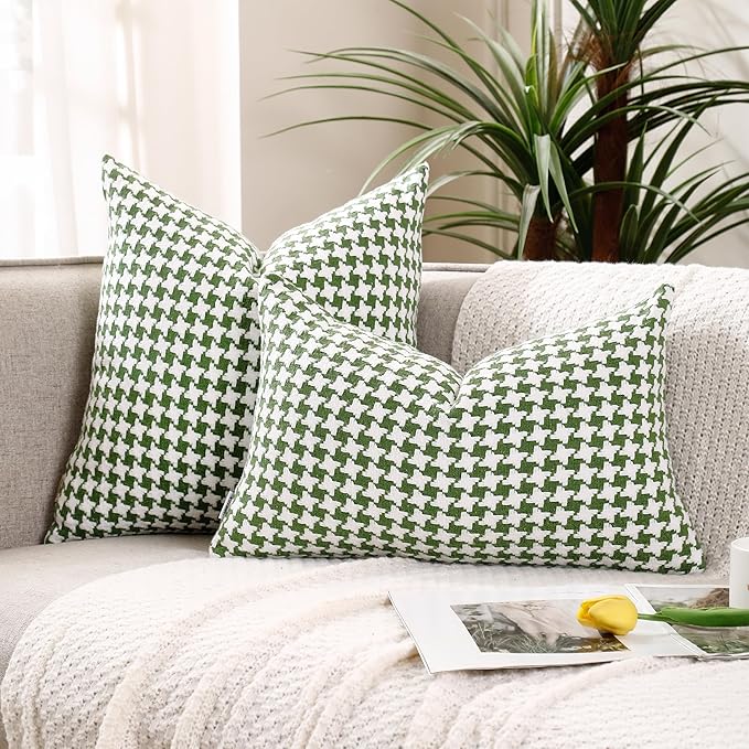 Perfect Combination of Green and White Throw Pillows, Exquisite Windmill Texture Pattern, is The Choice to Decorate The Farmhouse Living Room Sofa to Enhance The Visual Enjoyment