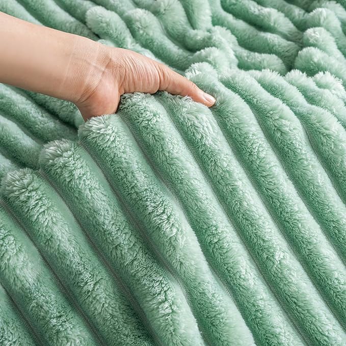 Wider Striped 380gsm Thick Large King Blanket for Couch Super Soft Cozy Blankets for Women Big Fuzzy Fleece Green Blanket for Bed Sofa 90x104