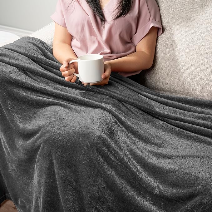 PAVILIA Grey Fleece Throw Blanket for Couch, Dark Charcoal Super Soft Fuzzy Flannel Throw for Sofa, Luxury Plush Microfiber Bed Blanket, Cozy Home Decorative Velvet Gift Blanket, 50x60