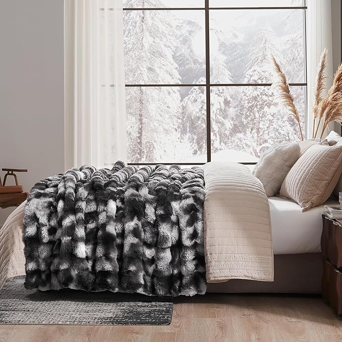 Amélie Home Faux Fur Throw Blanket for Couch, Ultra Soft Fuzzy Plush Bubble Throw for Sofa, Living Room & Home Decor, 50"x60", Tie-dye Black