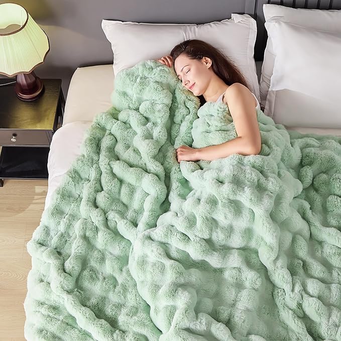 Luxury 1000GSM Faux Rabbit Fur Throw Blanket, Super Heavy Warm Cozy Blankets for Couch Bed Sofa, Bubble Plush Fuzzy Elegant Soft Reversible Mink Blanket for Living Room Bedroom, Green