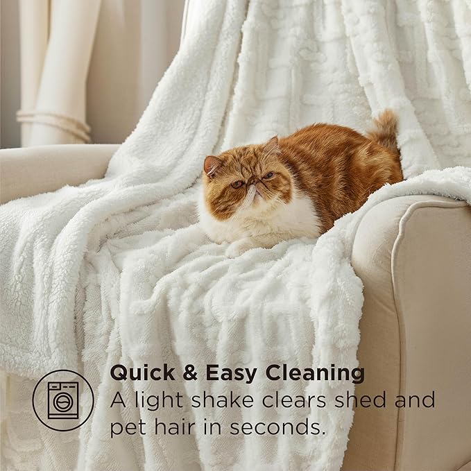 Bedsure Gentlesoft Sherpa Fleece Throw Blanket for Couch - Fluffy & Cozy Cable Jacquard Tufted Throw for Women Gift, Thick and Warm Christmas Blanket for Winter, Cream, 50x60 Inches