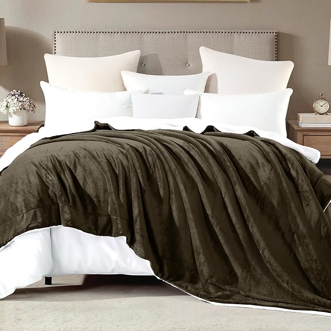 Mocassi Premium Ultra-Soft Flannel Fleece Sherpa Throw Blanket - Warm Cozy Reversible Plush Micromink Blanket for Couch, Bed and Sofa - Fluffy, Christmas Winter Bedding Gift, Twin, Brown