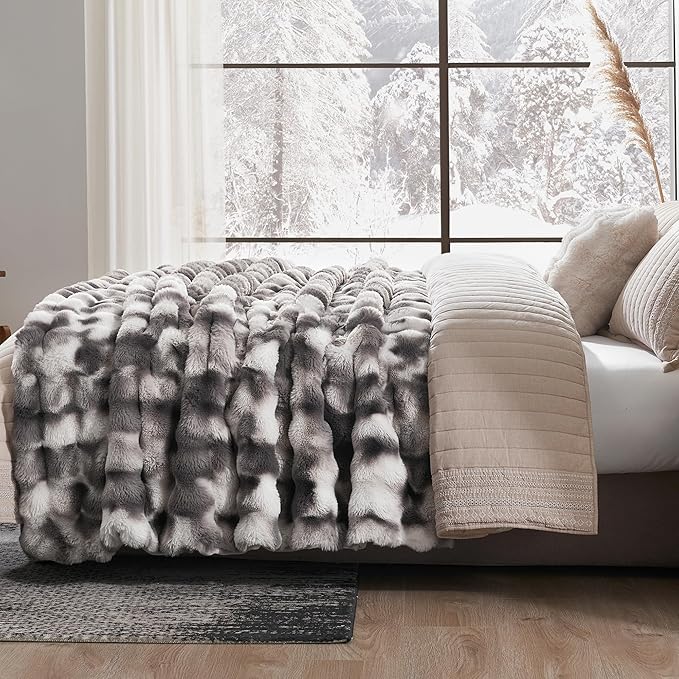Amélie Home Faux Fur Throw Blanket, Ultra Soft Fuzzy Plush Bubble Blanket for Couch, Bed & Living Room, 60"x80", Tie-dye Grey