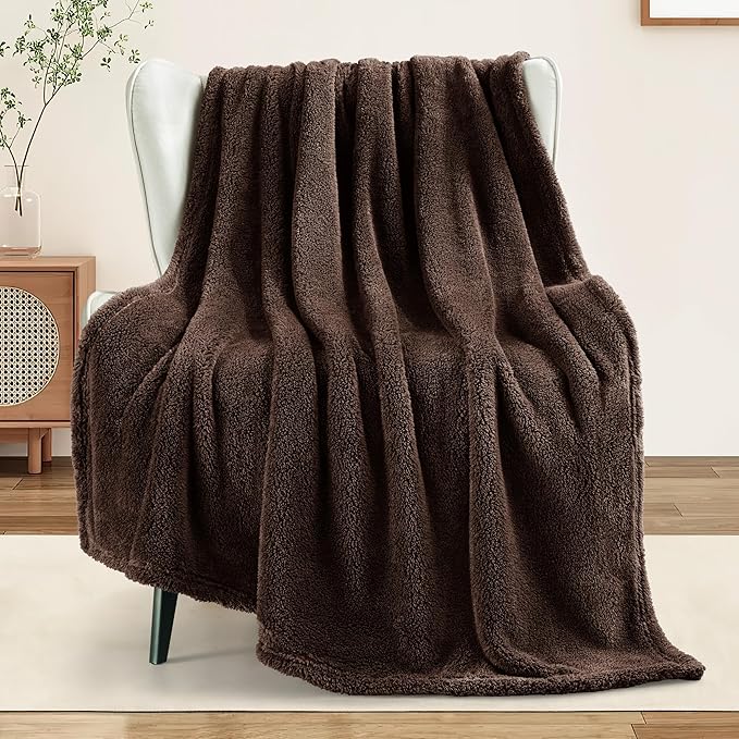 Exclusivo Mezcla Soft Fleece Throw Blanket for Couch, Super Soft Velvet Plush Fleece Blankets, Fuzzy Cozy and Warm for Winter, 50x60 Inches, Coffee