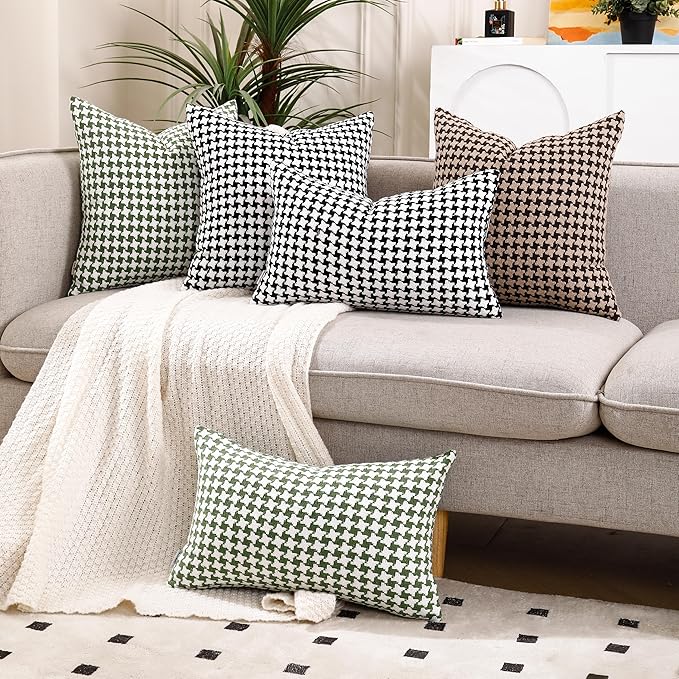 Black and White, The Perfect Combination of Colors, Exquisite Windmill Texture Pattern, is The First Choice to Decorate The Farmhouse Living Room Sofa to Enhance The Visual Enjoyment
