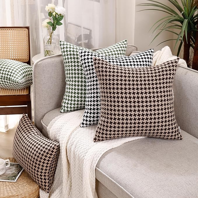 Black and White, The Perfect Combination of Colors, Exquisite Windmill Texture Pattern, is The First Choice to Decorate The Farmhouse Living Room Sofa to Enhance The Visual Enjoyment