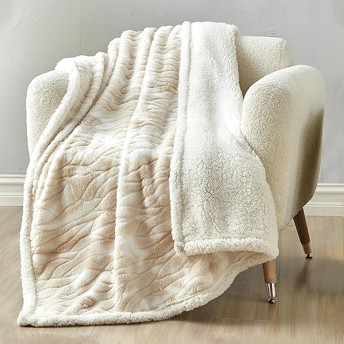 Elegant Comfort Luxury Valentine’s Day Sherpa Throw Blanket Ultra-Soft Cozy Velvet Aesthetic Fleece Throw - Micromink Sherpa for Her, Girlfriend, Sherpa Reversible Blanket- Alaska Beige