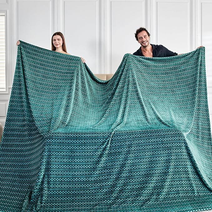 Extra Large Soft Cozy 120x138 Inches Seamless Oversized King Fleece Blanket - Huge 3D Jacquard Decorative 10'x11.5' California King Blanket for Bed, Sofa, Couch, Travel, Green Chain